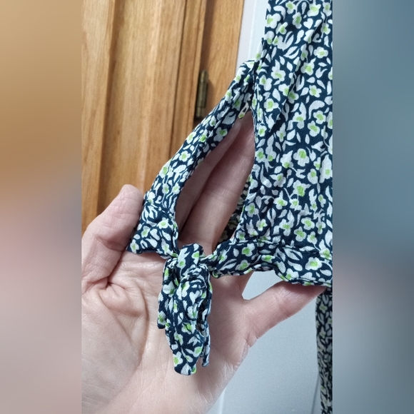 #132 Cynthia Rowley Blue and White Patterned Blouse - Picture 3 of 5